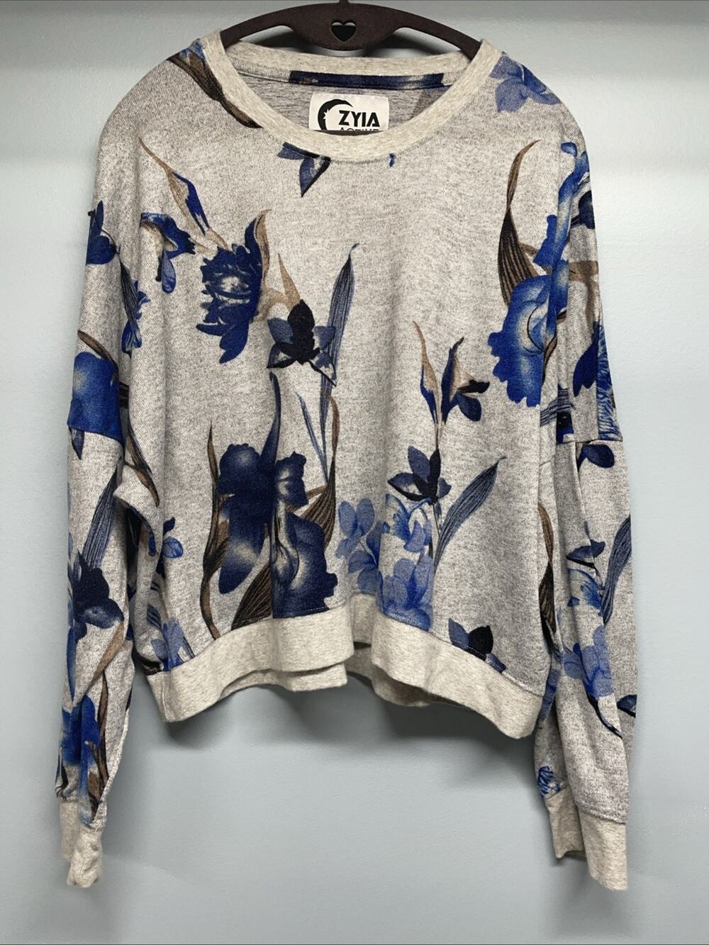 Zyia Active Sweatshirt Womens XXXL 3X Gray Blue Floral Cropped Dropped Shoulder